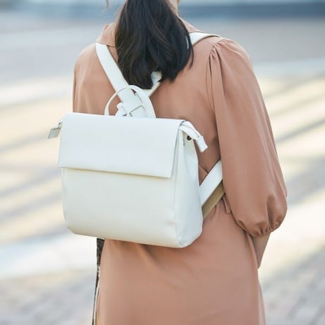 【日本製】【rena -iris  made in japan】〔rena-white　collection〕牛革製品・オイルヌメ・牛革コンパクトリュック  ir-2817