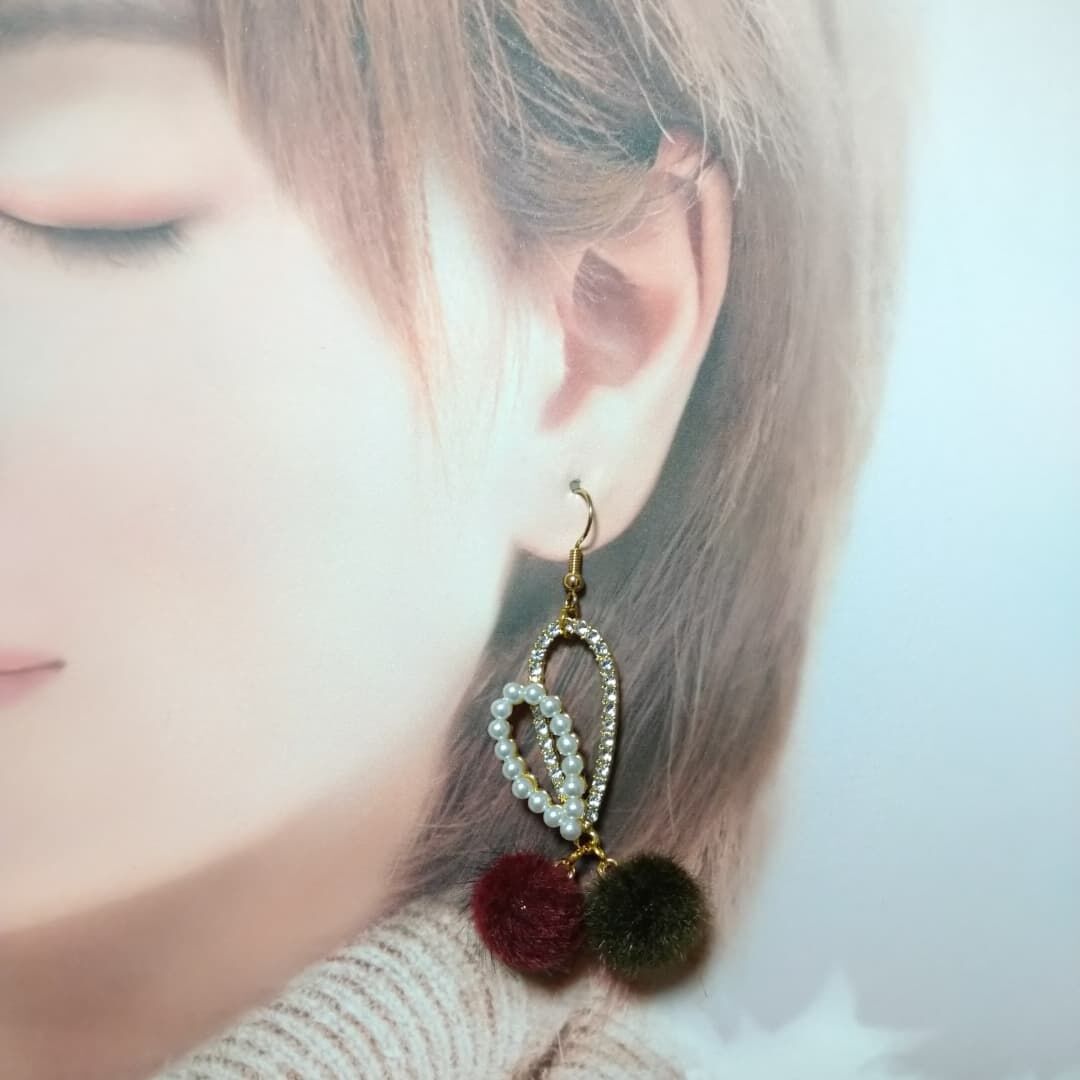 2粒ファーのさくらんぼピアスorイヤリング(ボルドー×ビリジャン