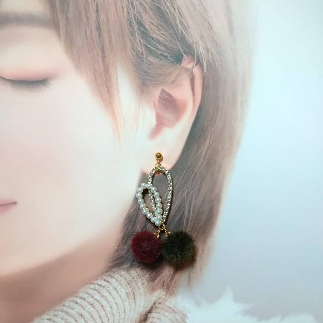2粒ファーのさくらんぼピアスorイヤリング(ボルドー×ビリジャン