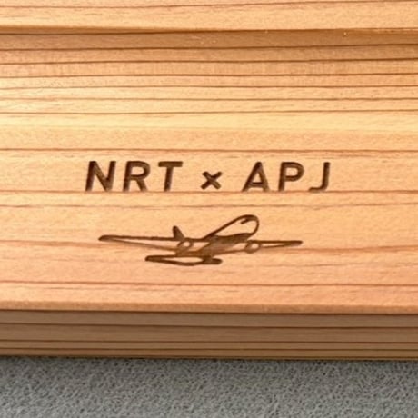 NRT×Peach　10th Anniversary　スマホスタンド＜空港伐採木使用＞
