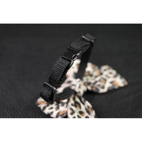 Leopard Print Pig Suede Leather Ribbon Style Collar