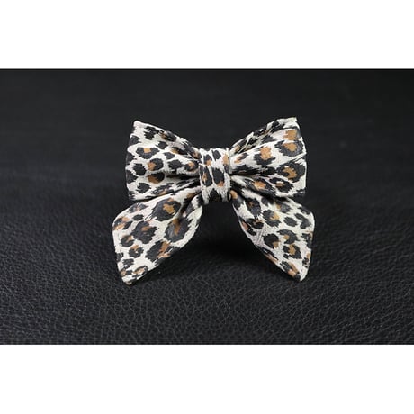 Leopard Print Pig Suede Leather Ribbon Style Collar