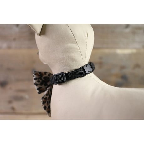 Leopard Print Pig Suede Leather Ribbon Style Collar