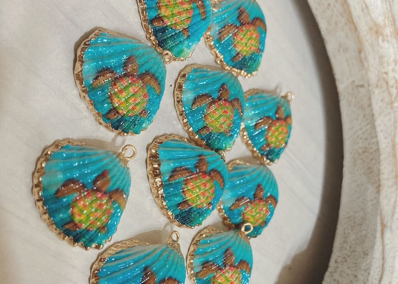 ハンドメイドパーツ 天然貝殻チャーム ホヌ | Aloha⚓︎Uncle