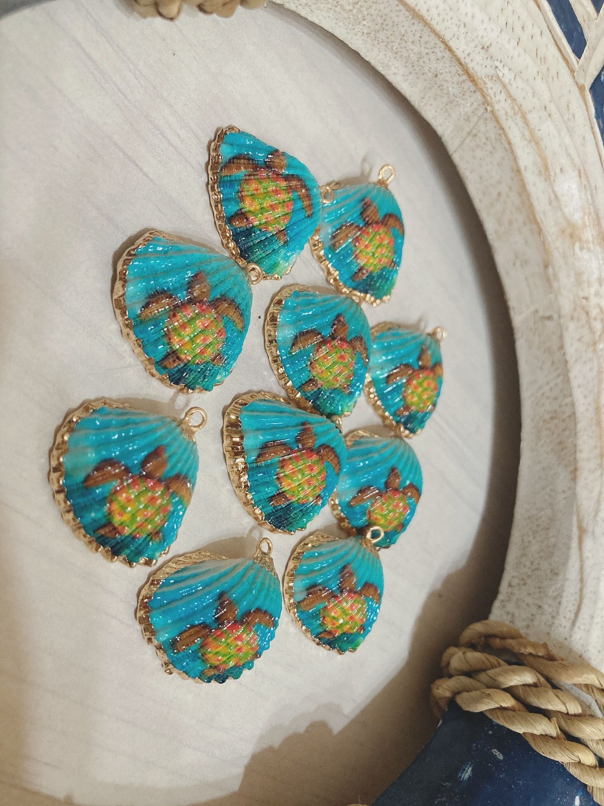 ハンドメイドパーツ 天然貝殻チャーム ホヌ | Aloha⚓︎Uncle