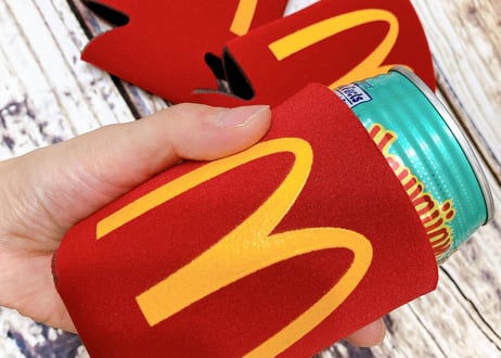 マクドナルドグッズ　クージー　マックロゴ