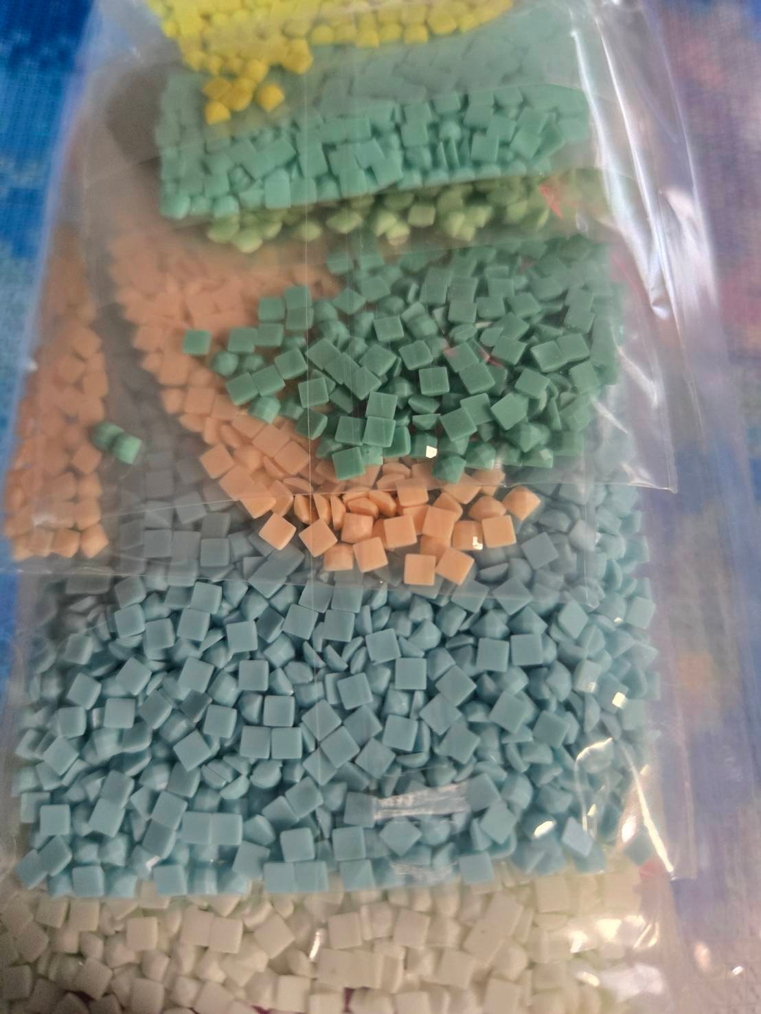 ☆120色カラー！☆ALL樹脂ビーズ＆AB＋fairy3色入り（Ta-box20