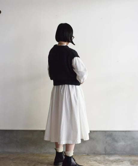 NikkiESSENTIALPIECES/BRUSHED SILK YARN VEST