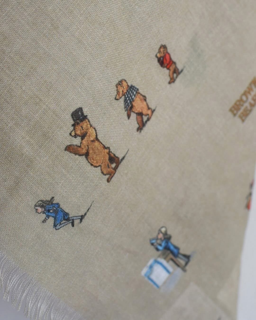 【新品・未開封】R&D.M.Co- BROWN BEARS SILKSCARF 新品・未開封】R&D.M.Co- BROWN BEARS SILKSCARF - メルカリ