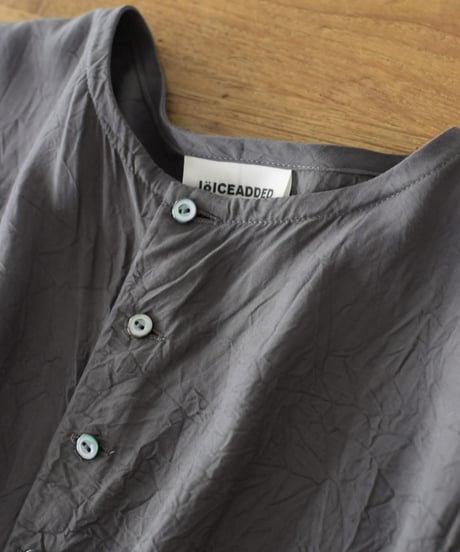 JOICEADDED/WRINKLED SLEEVE LESS SHIRT