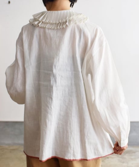 BUNON/FRILL COLLAR BLOUSE