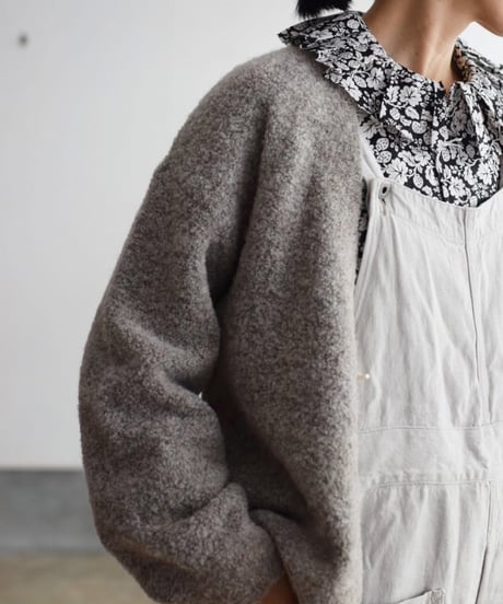 Ｒ&D.M.CO/WILDVERRY RUFFLE COLLOR BLOUS