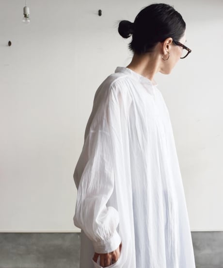 SOIL/BANDED COLLAR GATHERED SHIRT DRESS
