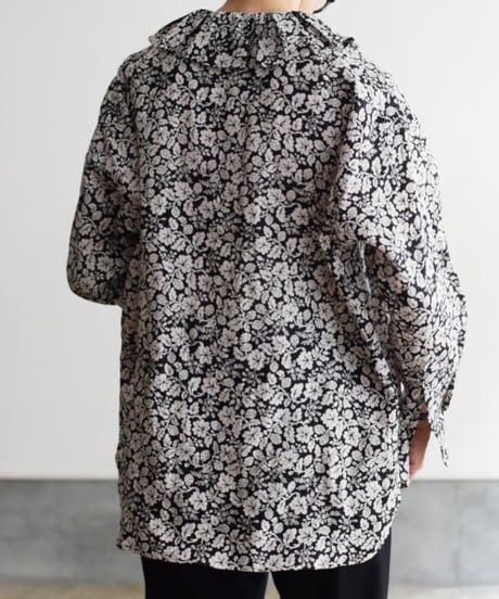 Ｒ&D.M.CO/WILDVERRY RUFFLE COLLOR BLOUS