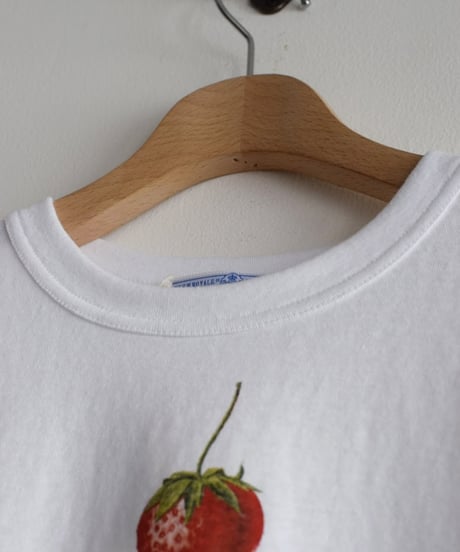 R&D.M.CO/HAND PICKED STRAWBERRY TEE