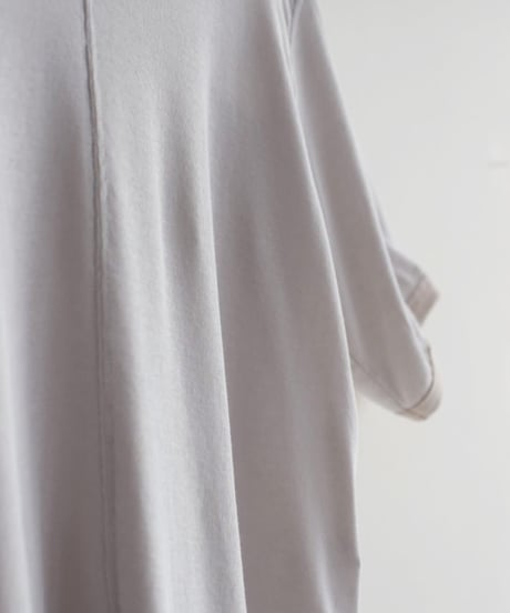 NIKKI ESSENTIAL PIECES/RIB TRIM T-SHIRT