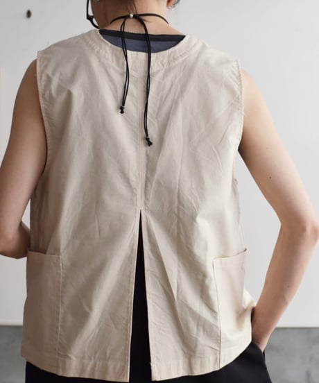 JOICEADDED/LEAVES ENBROIDERED VEST
