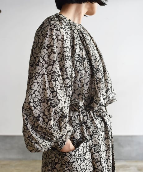 R&D.M.CO/W.B GATHER SMOCK