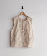 JOICEADDED/LEAVES ENBROIDERED VEST