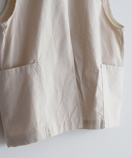 JOICEADDED/LEAVES ENBROIDERED VEST