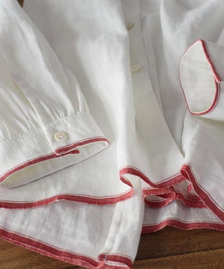 BUNON/FRILL COLLAR BLOUSE