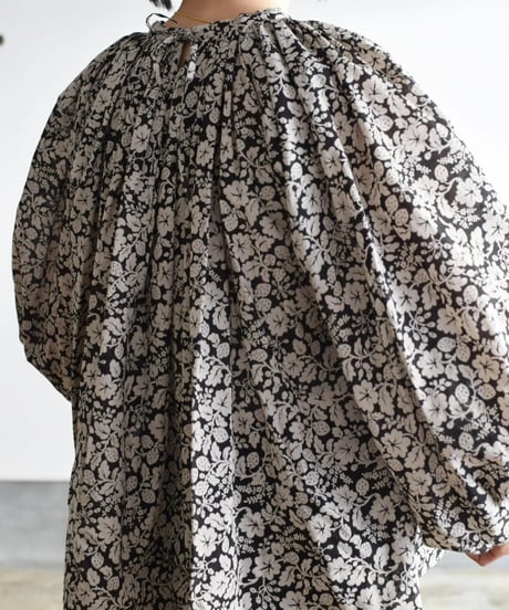 R&D.M.CO/W.B GATHER SMOCK