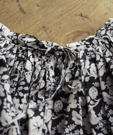 R&D.M.CO/W.B GATHER SMOCK