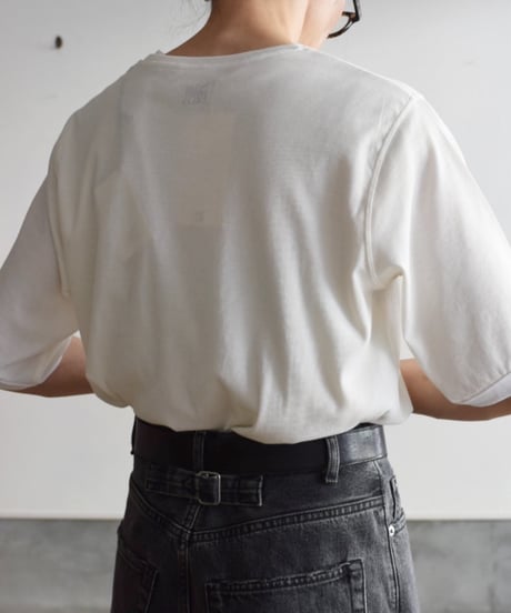 NIKKI ESSENTIAL PIECES/RIB TRIM T-SHIRT
