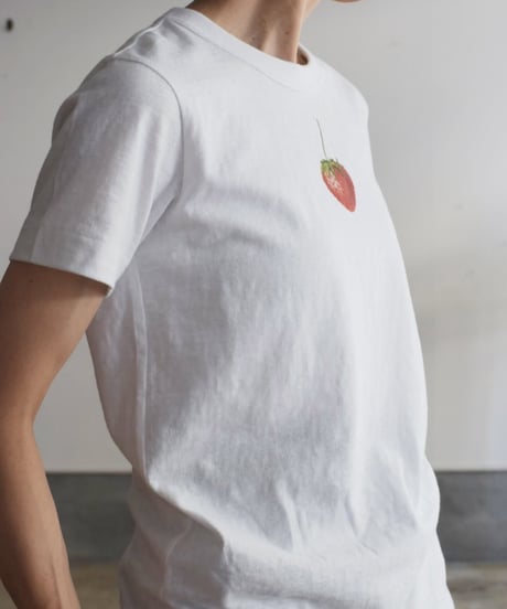 R&D.M.CO/HAND PICKED STRAWBERRY TEE