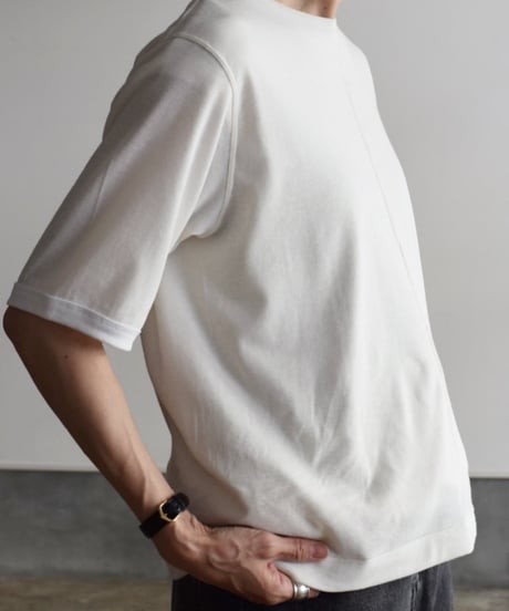 NIKKI ESSENTIAL PIECES/RIB TRIM T-SHIRT