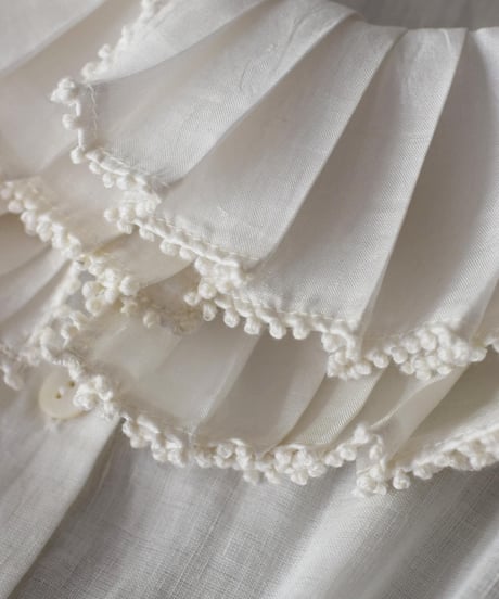 BUNON/FRILL COLLAR BLOUSE