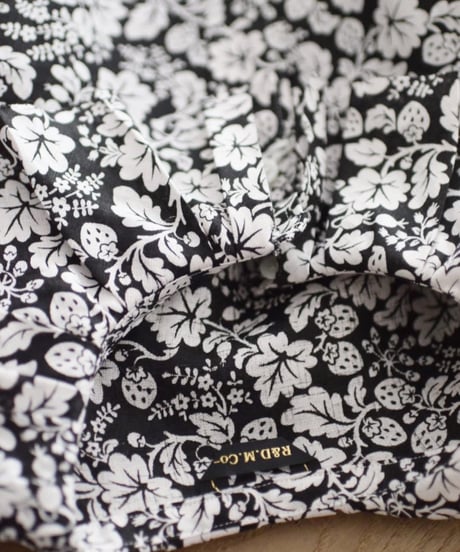 Ｒ&D.M.CO/WILDVERRY RUFFLE COLLOR BLOUS