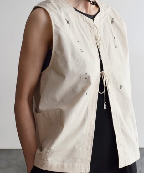 JOICEADDED/LEAVES ENBROIDERED VEST