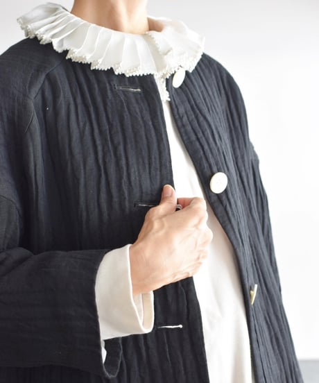 BUNON/FRILL COLLAR BLOUSE