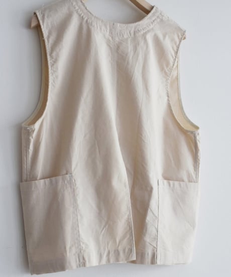 JOICEADDED/LEAVES ENBROIDERED VEST