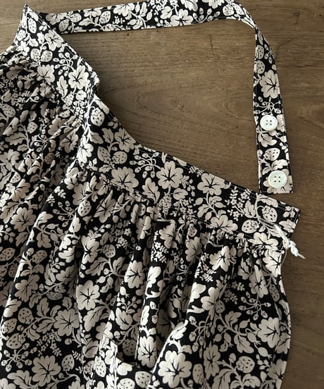 R&D.M.CO/WILD BERRY SALON APRON