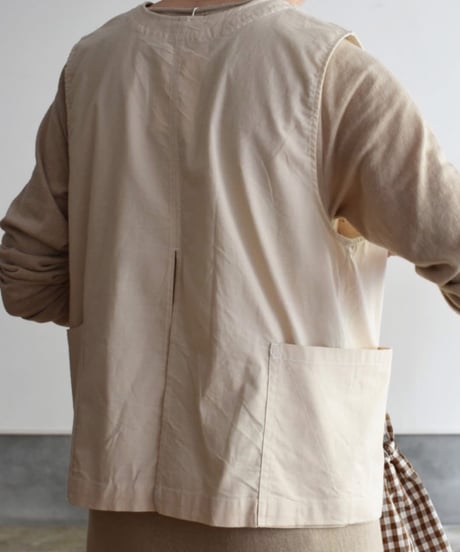 JOICEADDED/LEAVES ENBROIDERED VEST