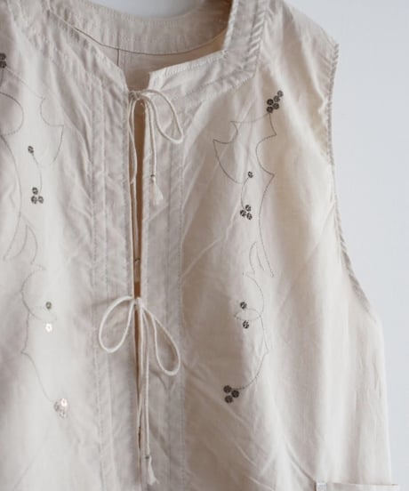 JOICEADDED/LEAVES ENBROIDERED VEST