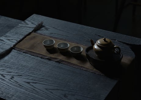 B2-7.    香綴 -kotsuzuri-　~ 古布と茶染め刺繡~  (茶敷布のみ) / 橘 美彩
