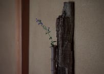 茶奏人 ×  hakomono / 3-3 掛け花入 神代タモ×流れ竹根
