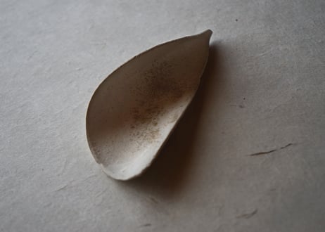 吉田香楠子 / 17-1 白化粧楢灰 茶則