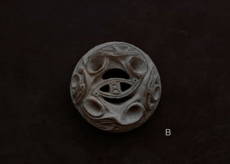 縄文土器耳飾り台　胡桃