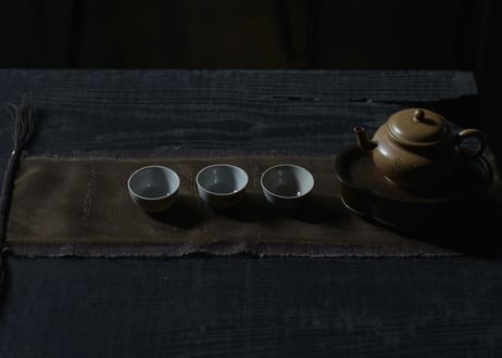 B2-7.    香綴 -kotsuzuri-　~ 古布と茶染め刺繡~  (茶敷布のみ) / 橘 美彩