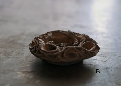 縄文土器耳飾り台　炭化