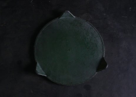 茶奏人  /   3  鉄琺瑯 三つ足燭台見立て 手前盆  ( 古物見立て茶器 )