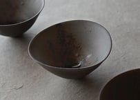 吉田香楠子 / 22 黒土雑木灰 茶杯 M