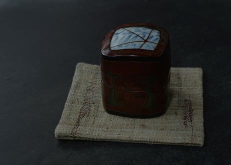 D-1  古帛紗＋中国漆器 青花陶片合子 -KINTSUGI- （2-Piece Set ）  /  西川はるえ