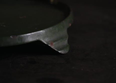 茶奏人  /   3  鉄琺瑯 三つ足燭台見立て 手前盆  ( 古物見立て茶器 )