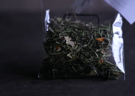 issou / 6 . 草花香茶 KG （ 振舞茶 ）雁金ベース  20 g ( 5 回分)