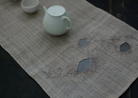 B2-1.    冰来 -hyorai-　~ 古布と茶染め刺繡~  (茶敷布のみ )/ 橘 美彩